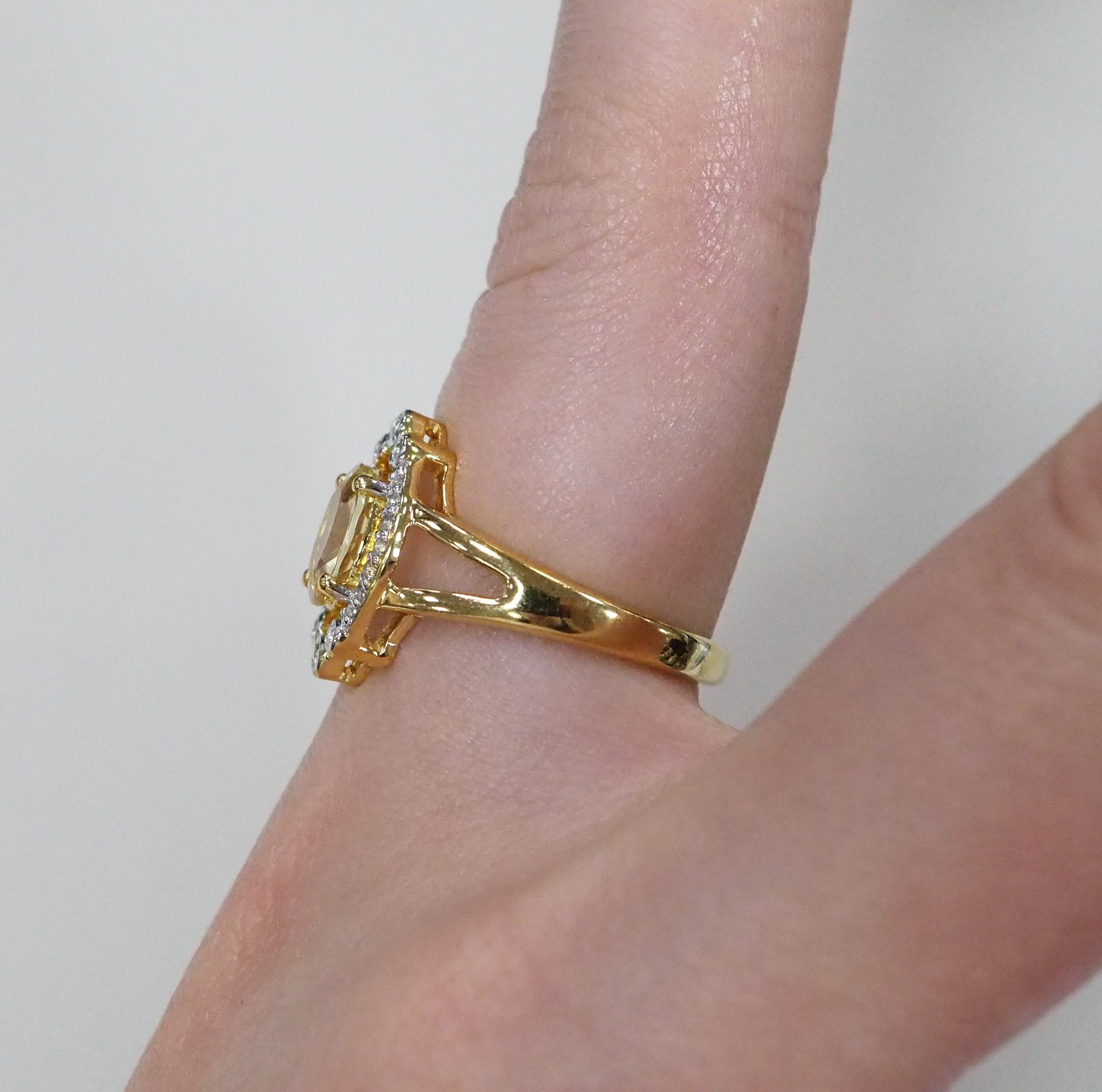 Серебряное кольцо с гелиодором